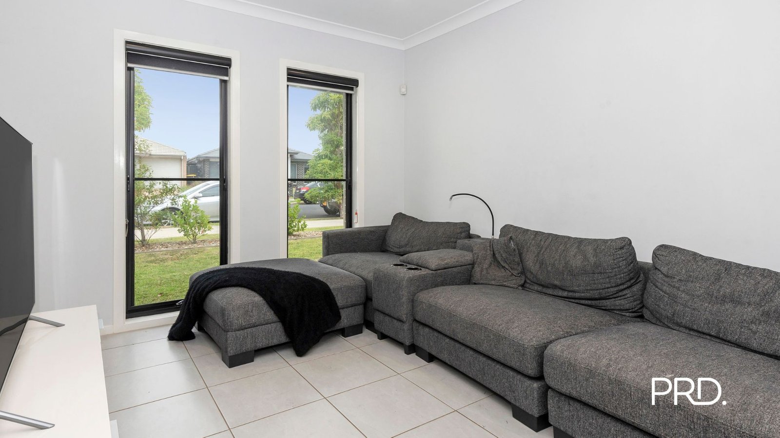 49 Armoury Rd  Jordan Springs 2