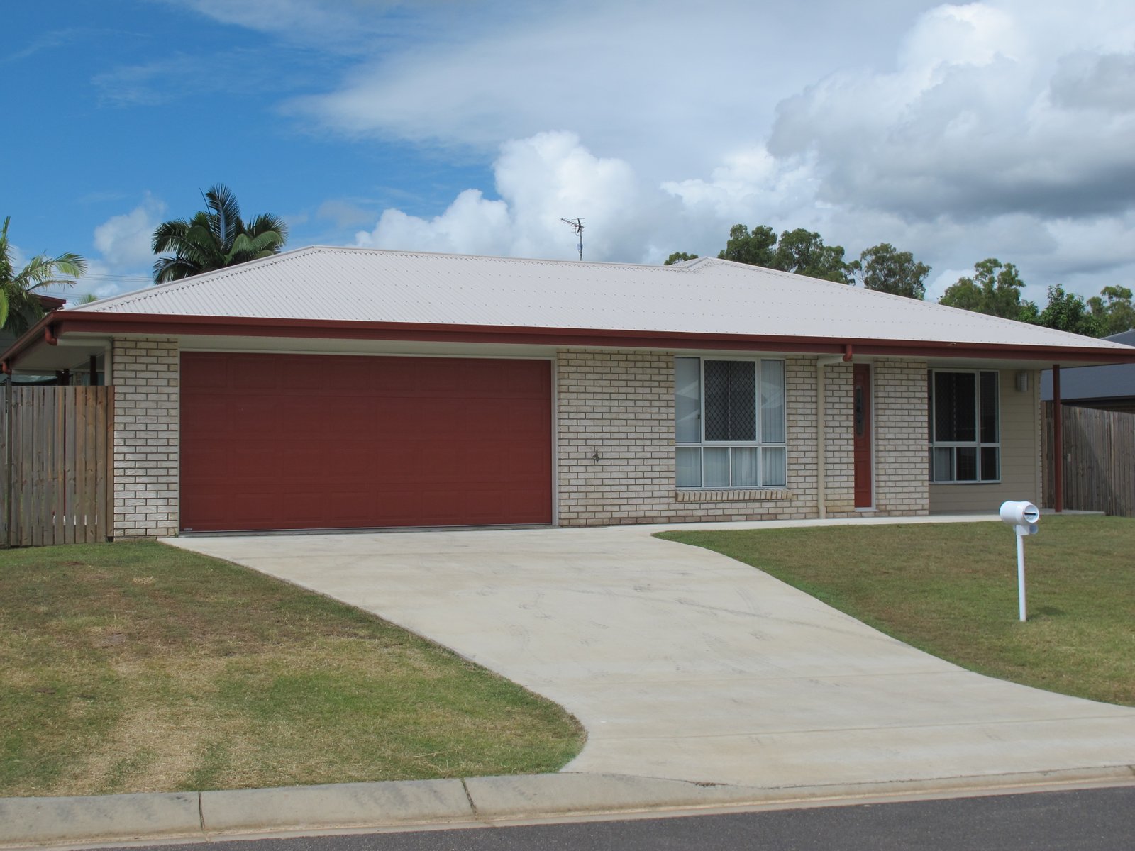 49 Bauhinia Street BOYNE ISLAND 1
