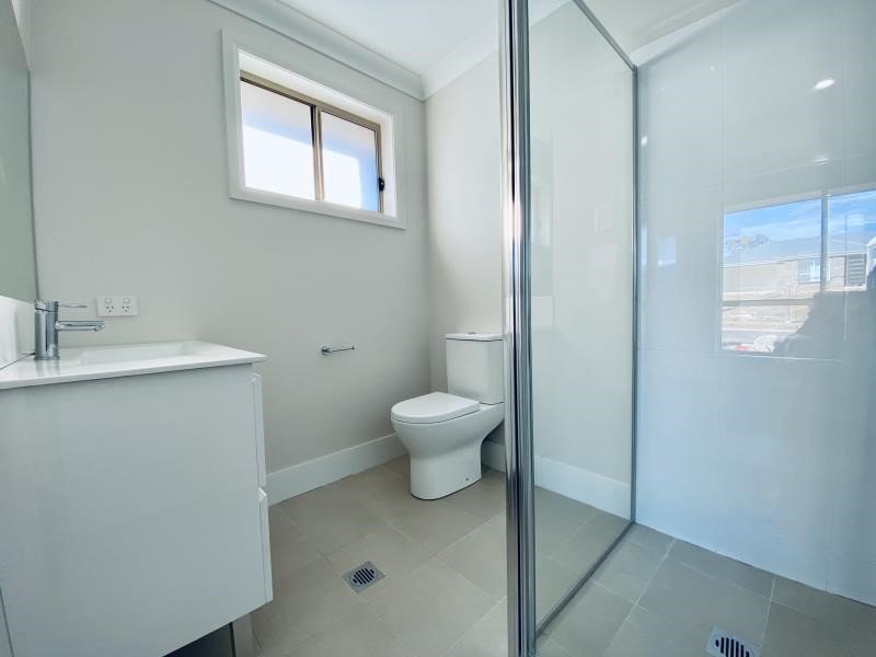 49 Currawong Drive TAMWORTH 5