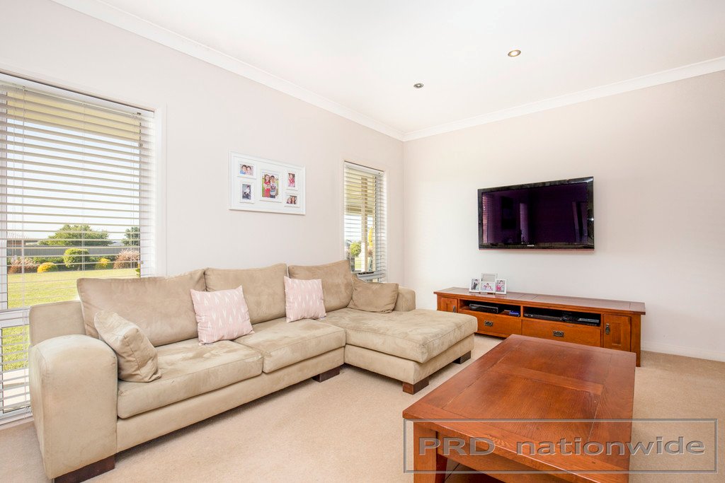 49 Dunmore Road LARGS 3