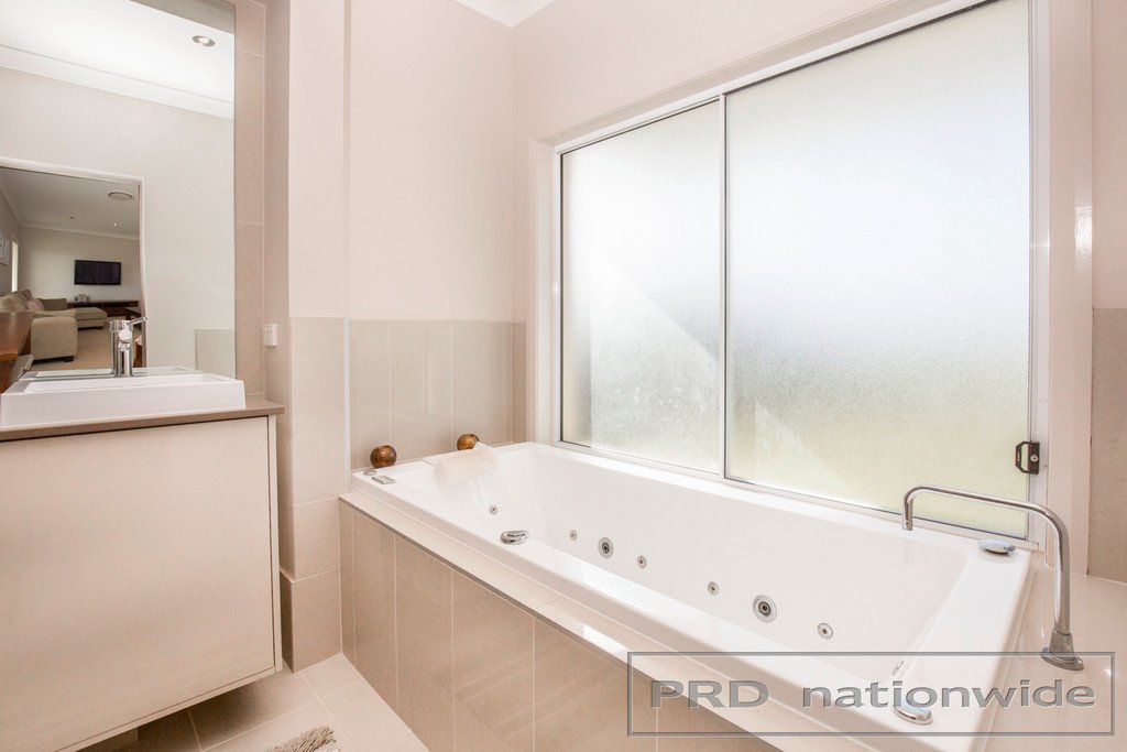 49 Dunmore Road LARGS 11