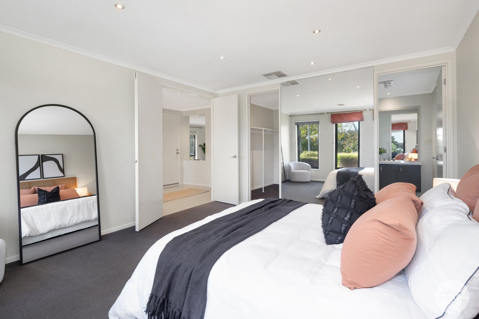 49 Faversham Avenue LAKE GARDENS 4