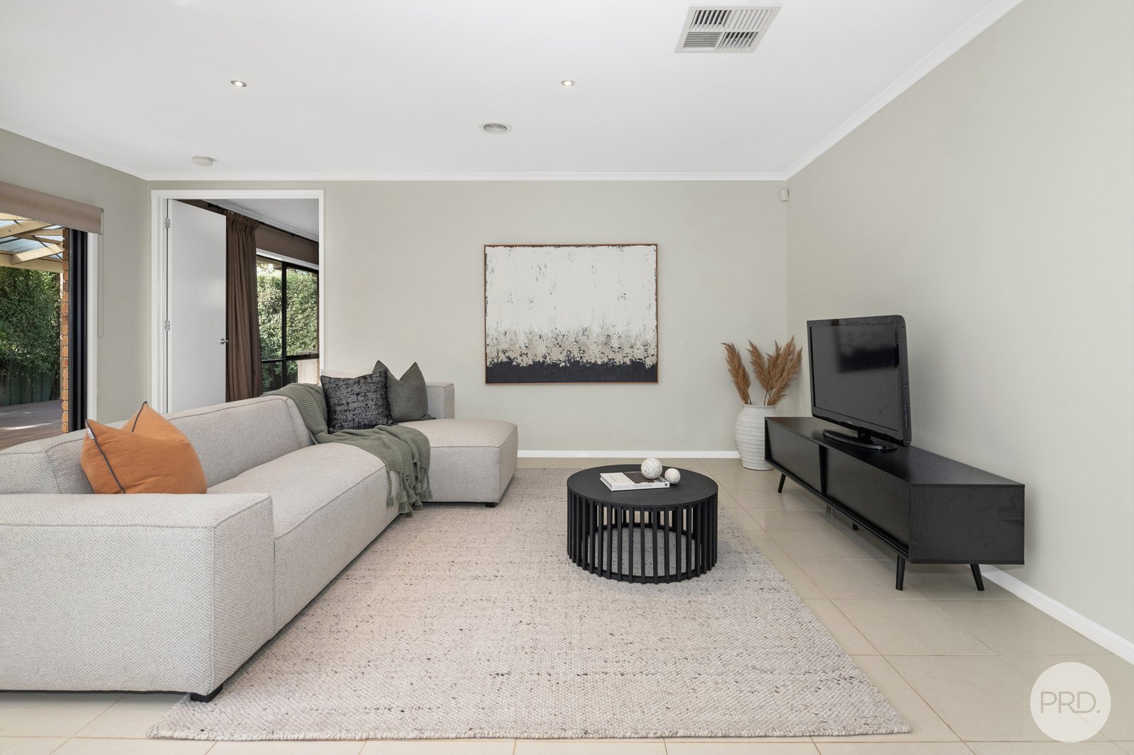 49 Faversham Avenue LAKE GARDENS 8