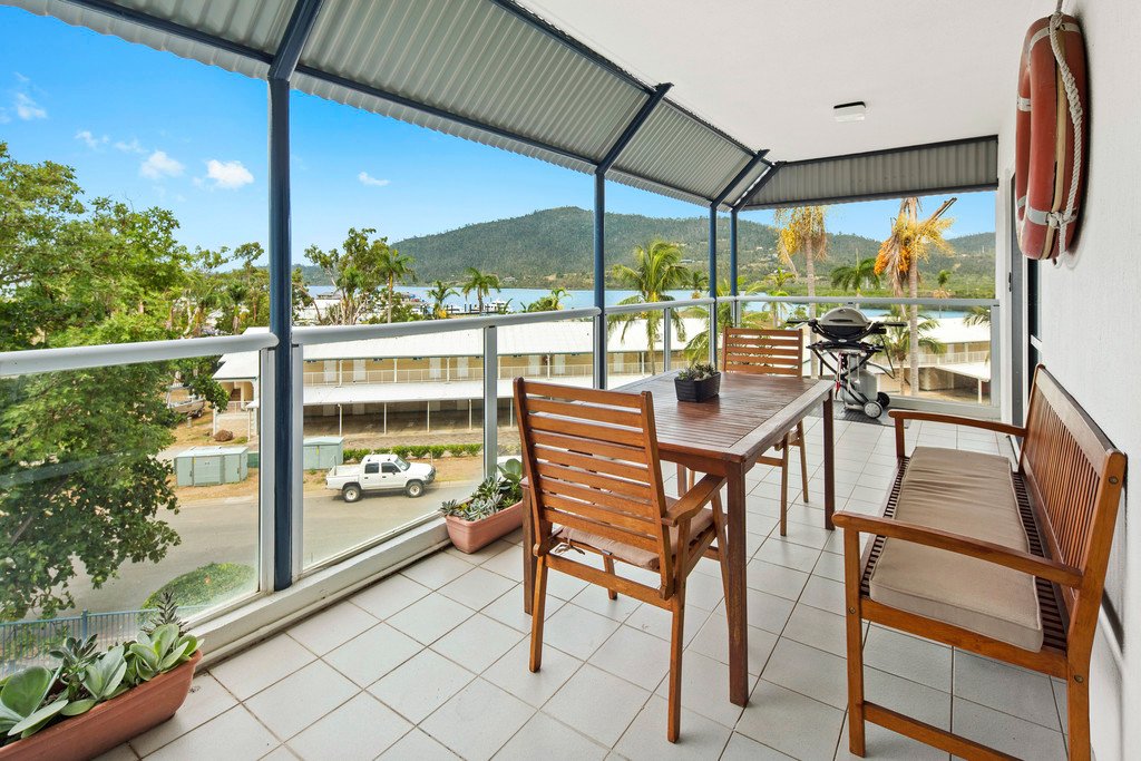 4/9 Hermitage Drive AIRLIE BEACH 1