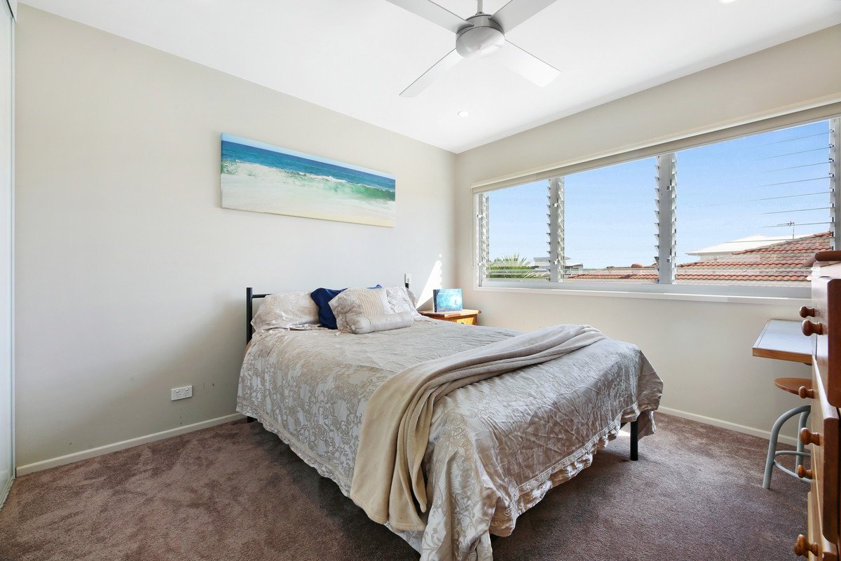 49 Kingfisher Crescent Burleigh Waters 18