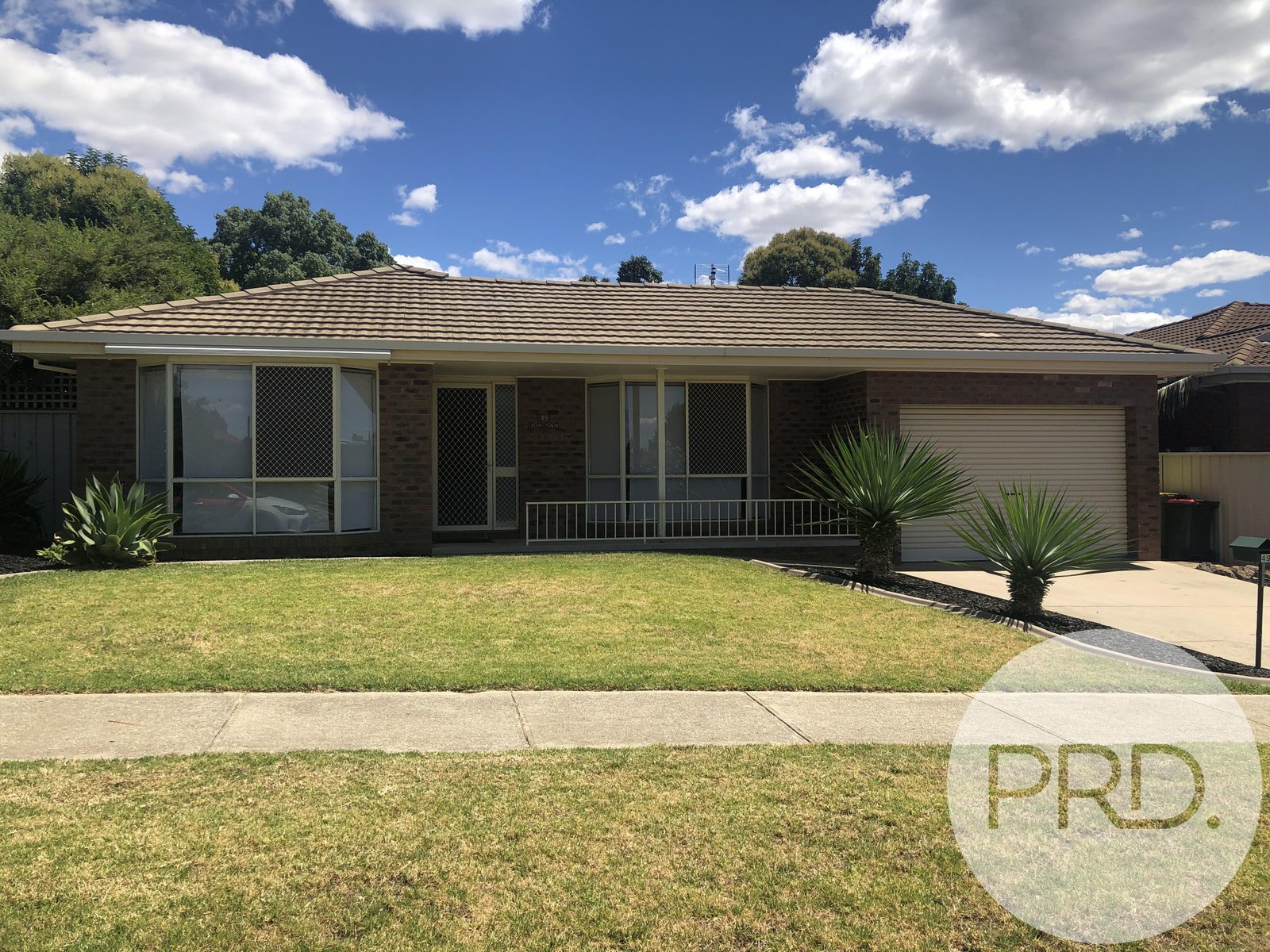 49 Kingfisher Drive WEST WODONGA 1