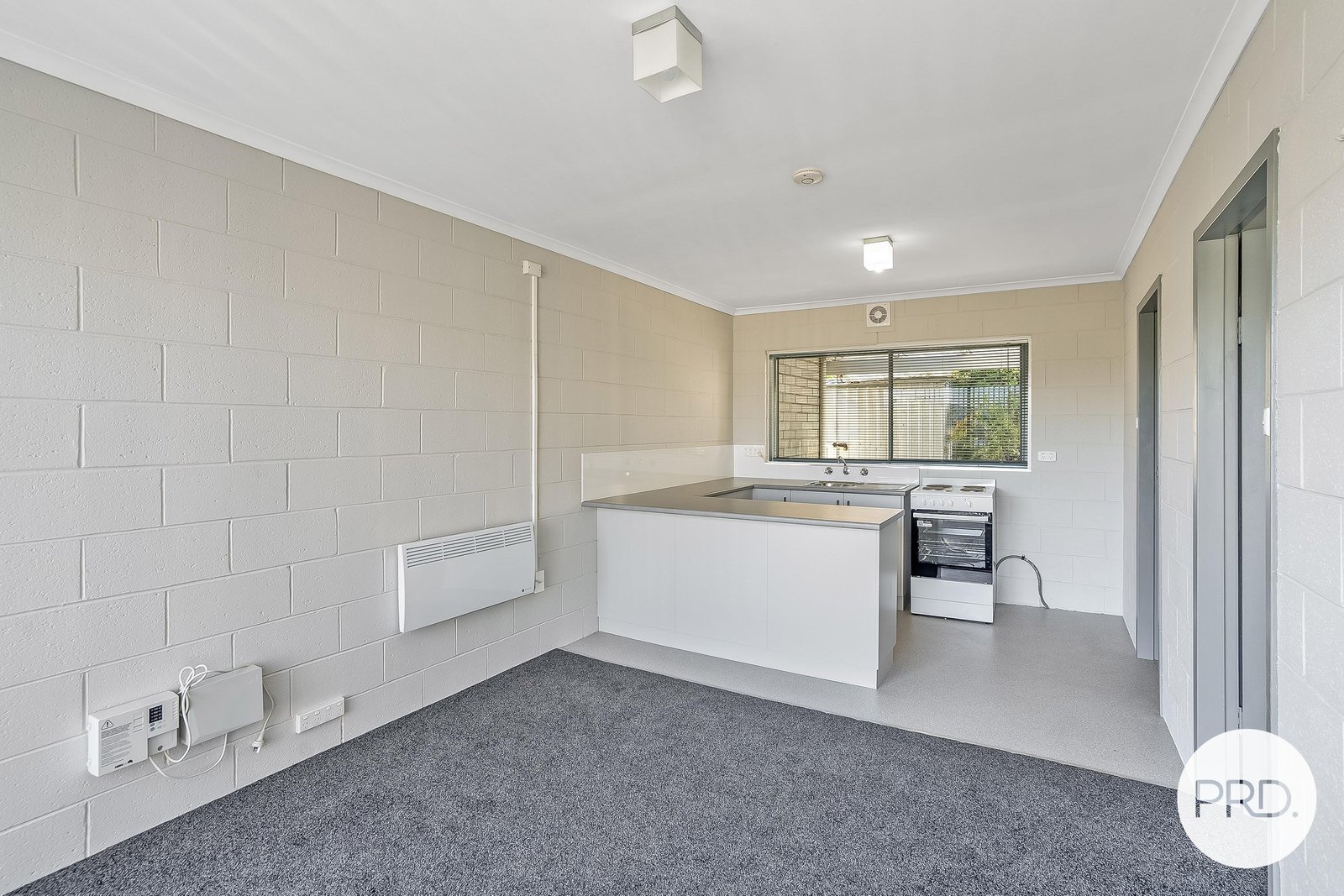 4/9 Lowanna Road LINDISFARNE 2