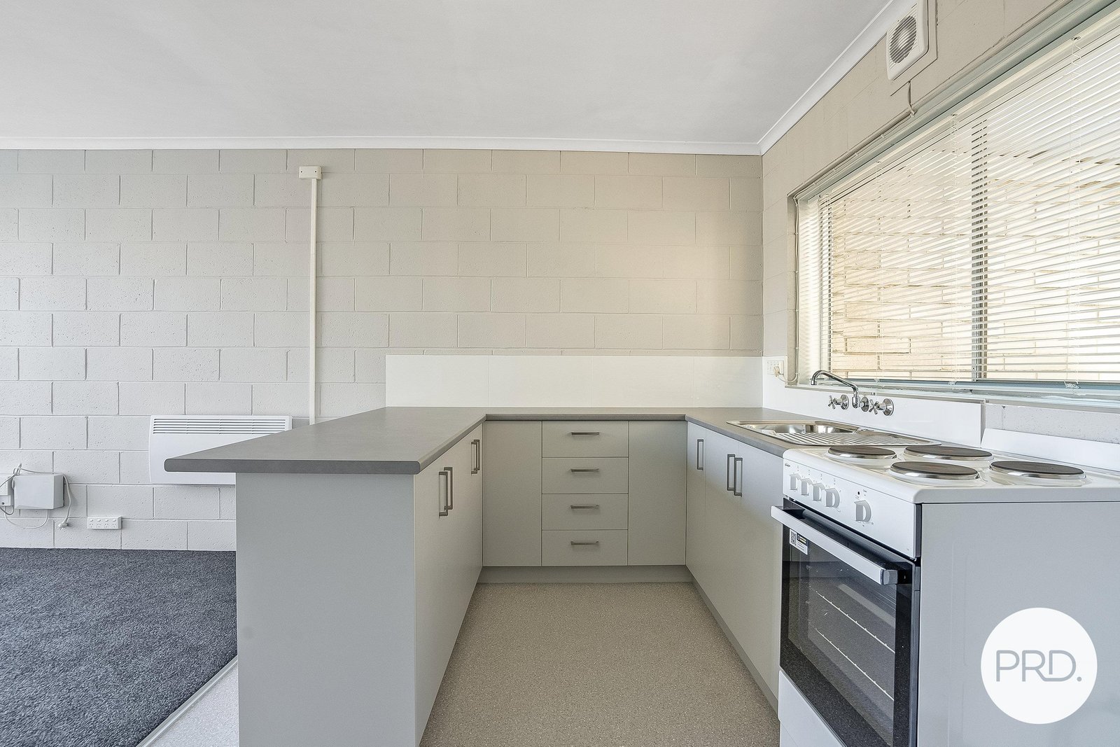 4/9 Lowanna Road LINDISFARNE 4