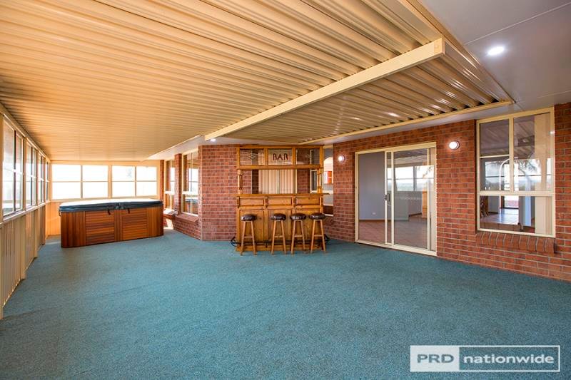 49 Meadow Banks Drive TAMWORTH 7