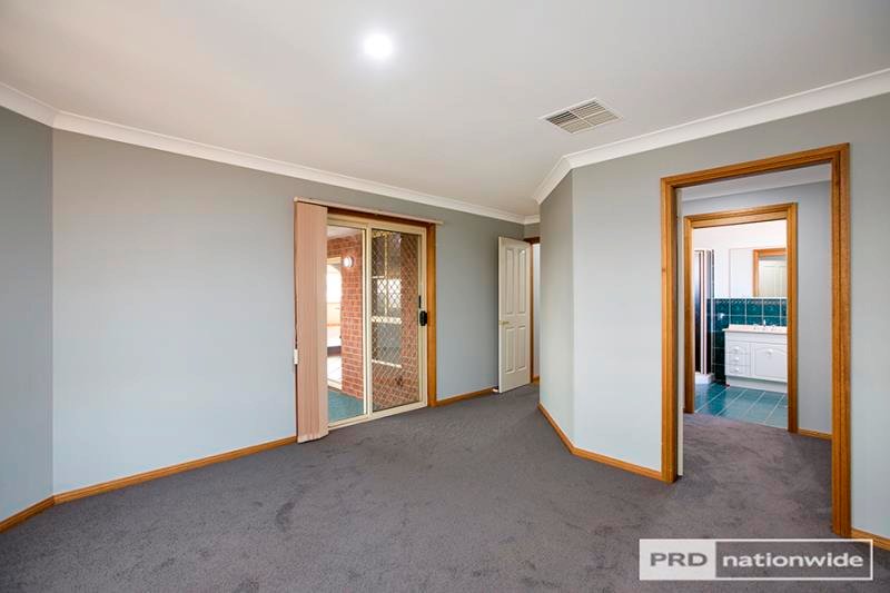49 Meadow Banks Drive TAMWORTH 8