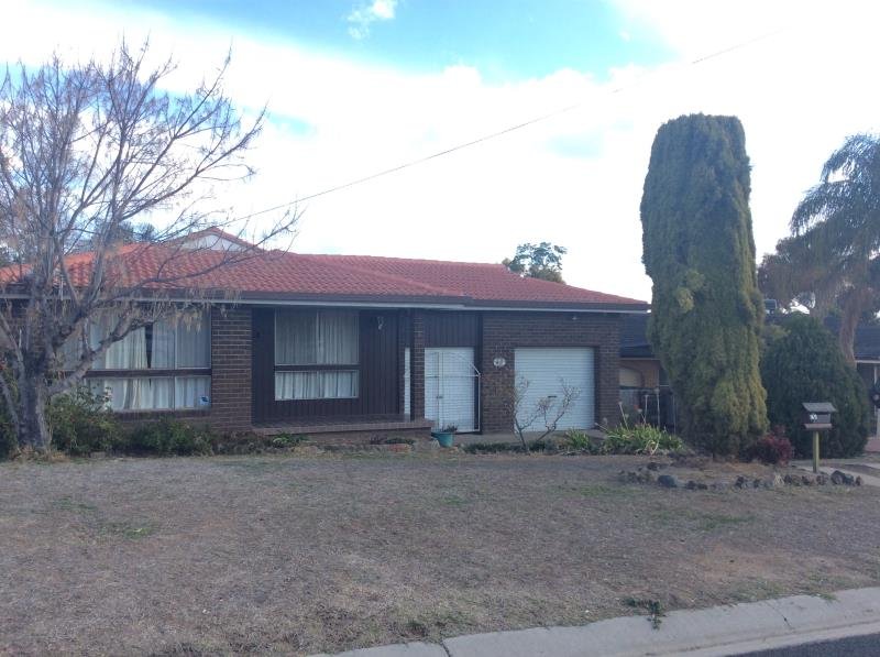 49 Minnamurra Crescent TAMWORTH 1