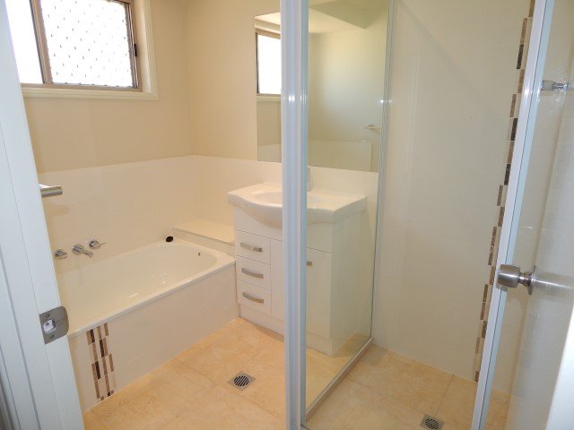 49 Montezuma Drive BURLEIGH WATERS 7