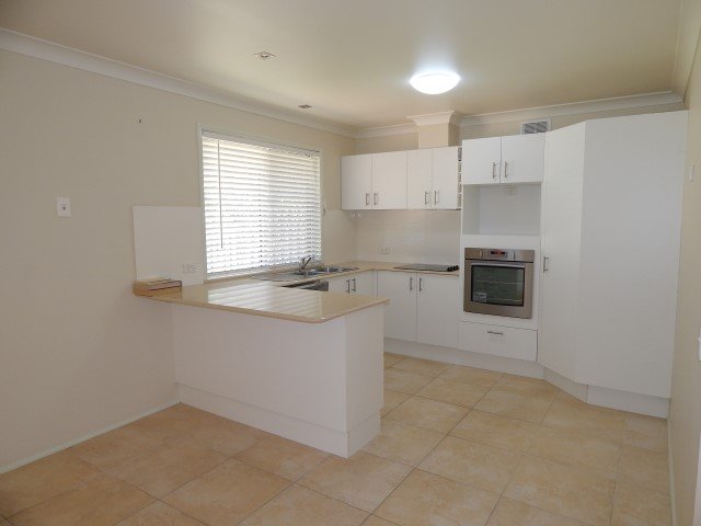 49 Montezuma Drive BURLEIGH WATERS 9