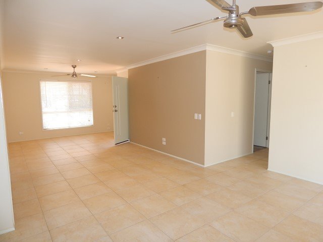 49 Montezuma Drive BURLEIGH WATERS 11