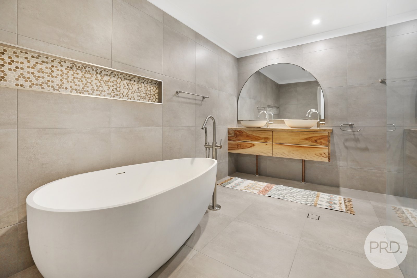 49 Mornington Crescent TAMWORTH 24
