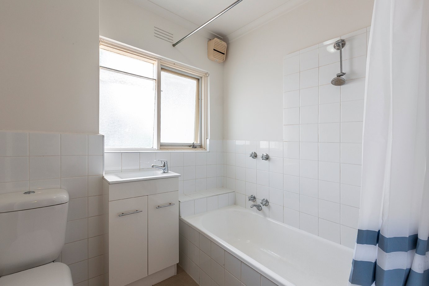 Real Estate and Property in 4/9 Parton Court, Carnegie, VIC