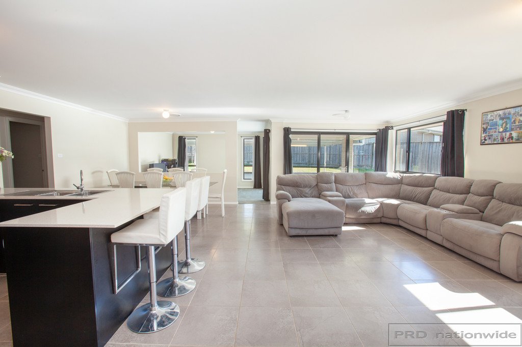 49 Redgum Circuit ABERGLASSLYN 3