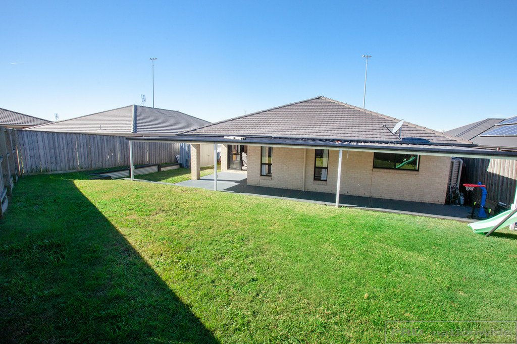 49 Redgum Circuit ABERGLASSLYN 16