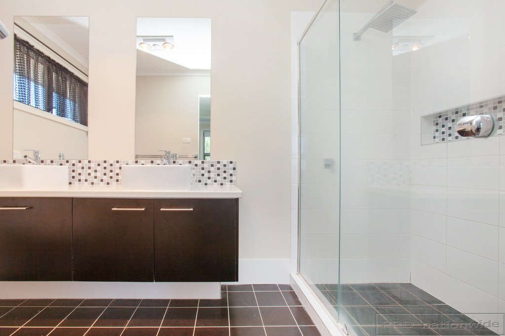 49 Redgum Circuit ABERGLASSLYN 18