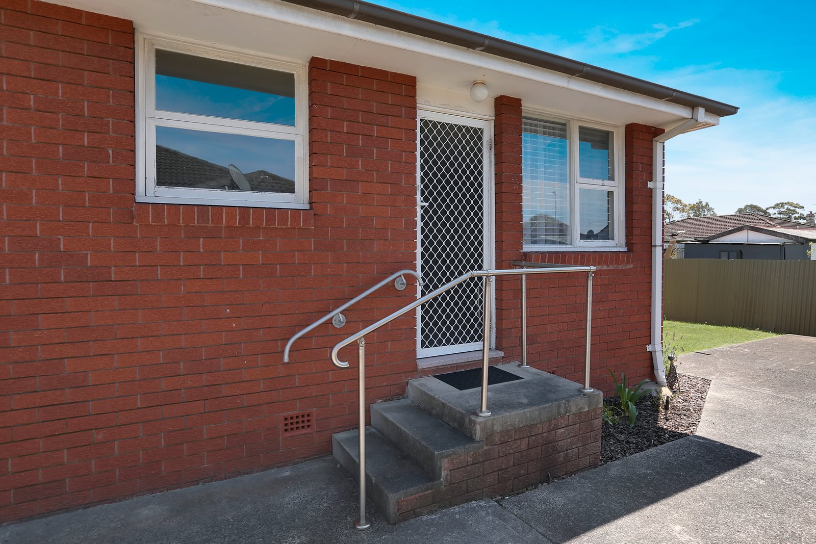 4/9 St Lukes Avenue BROWNSVILLE 5