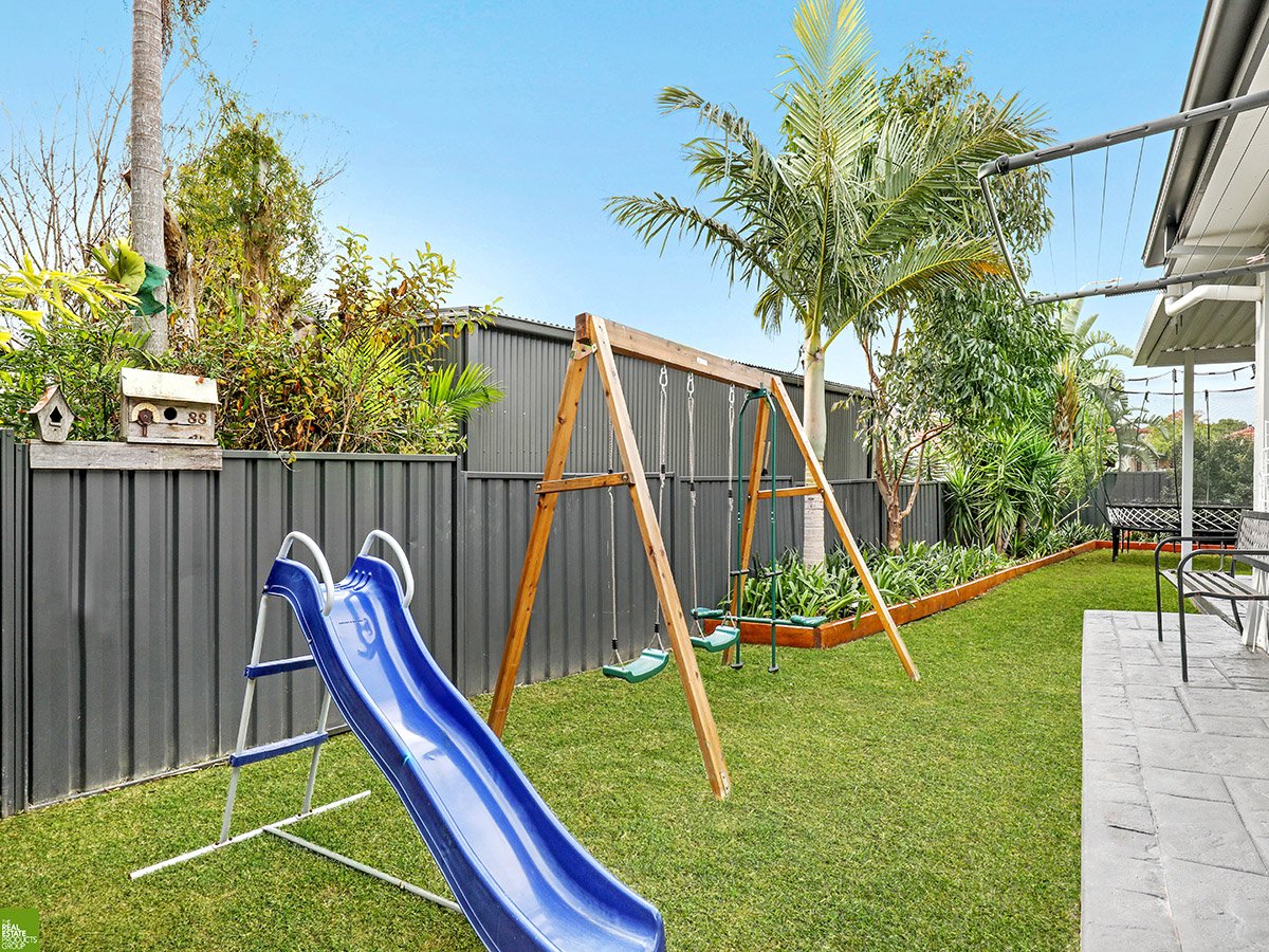 49 Timms Place HORSLEY 13