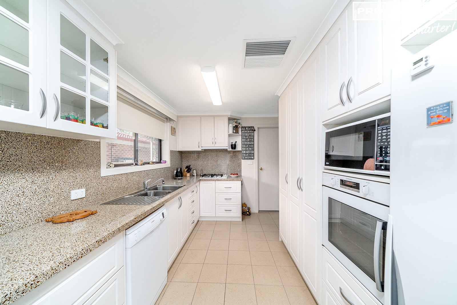 49 Undurra Drive GLENFIELD PARK 3