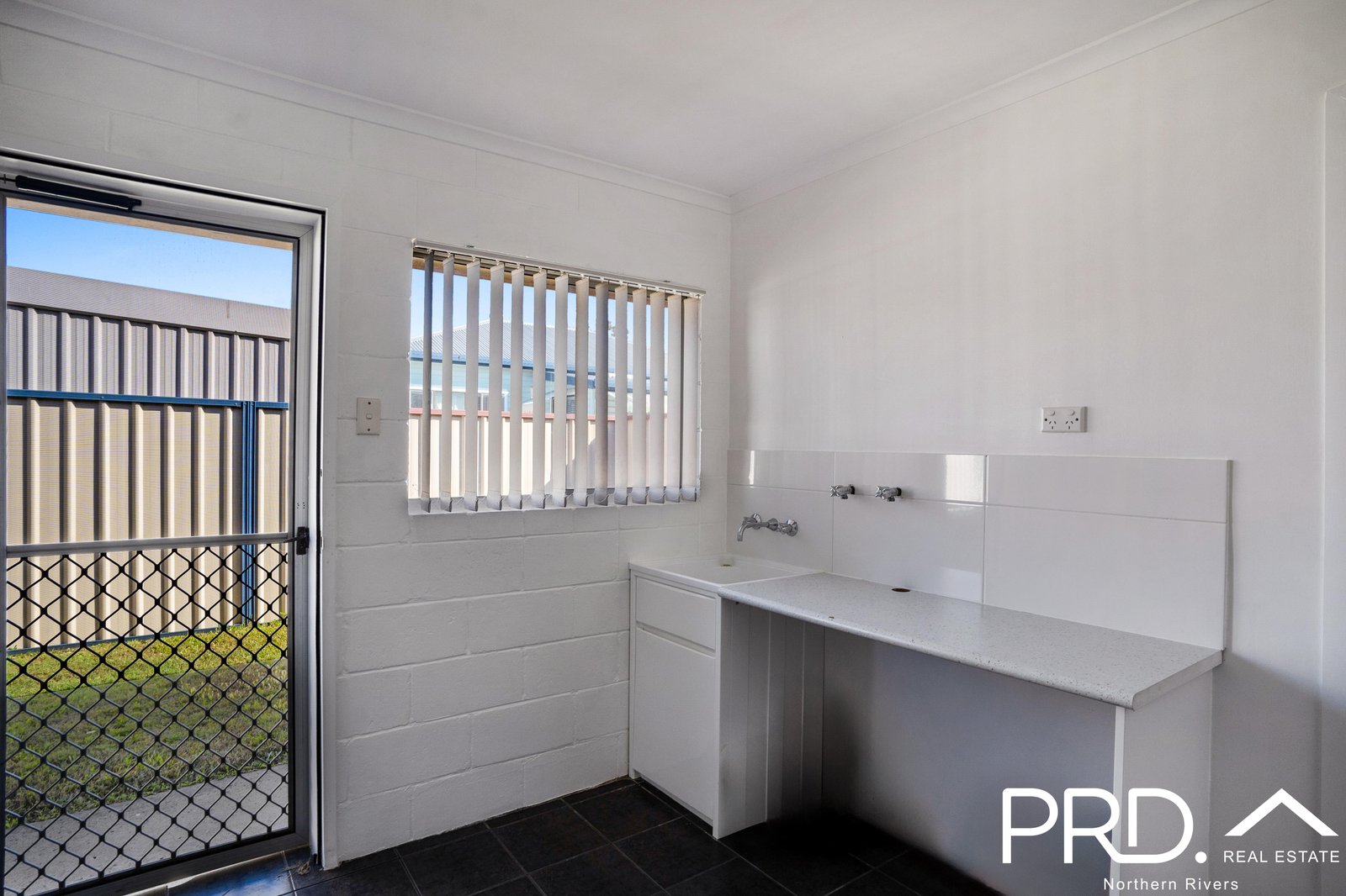 4/90 Farley Street CASINO 14