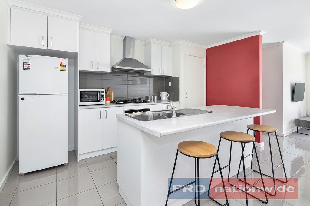 4/908 Geelong Road CANADIAN 3