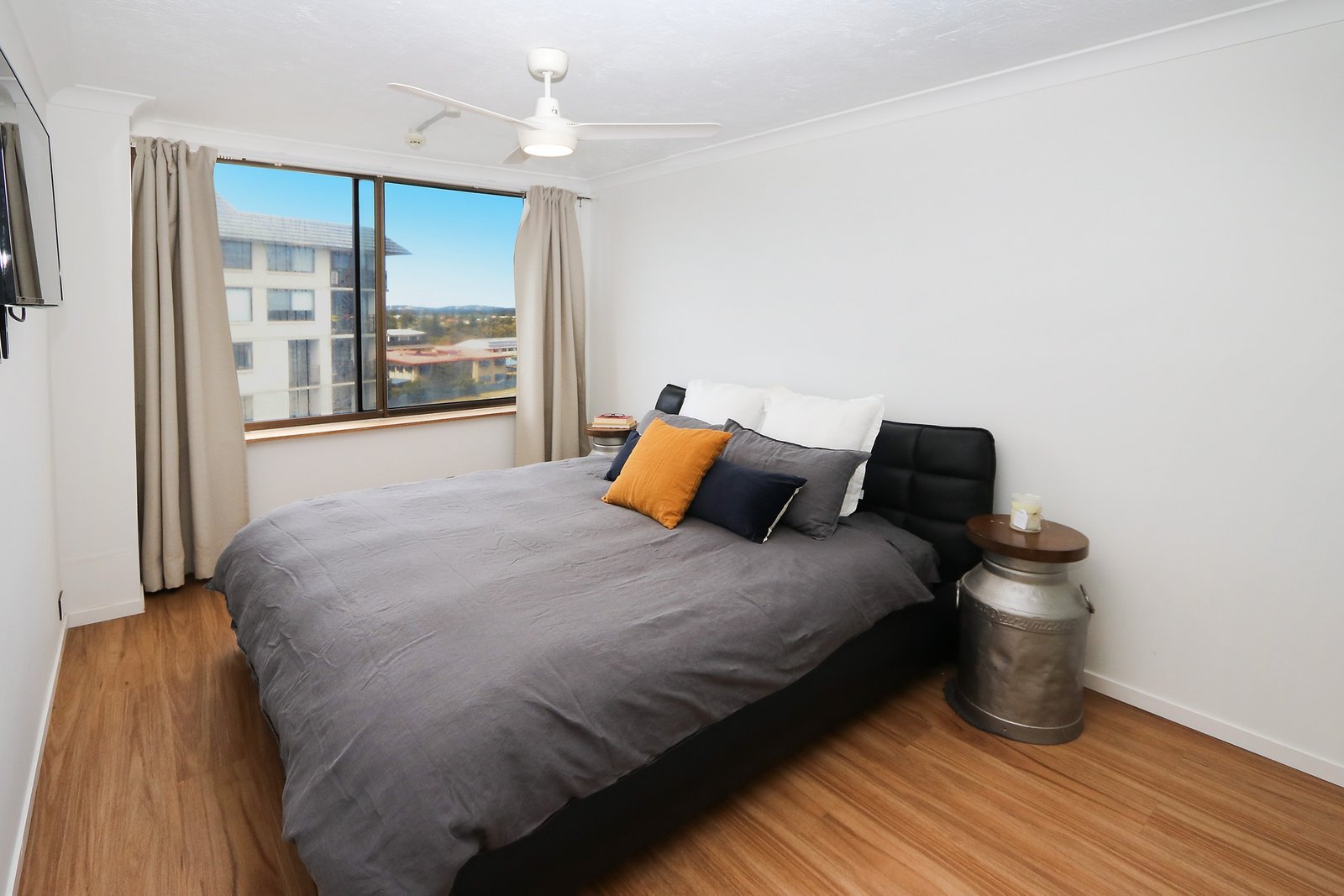 49/11 Fairway Drive CLEAR ISLAND WATERS 10
