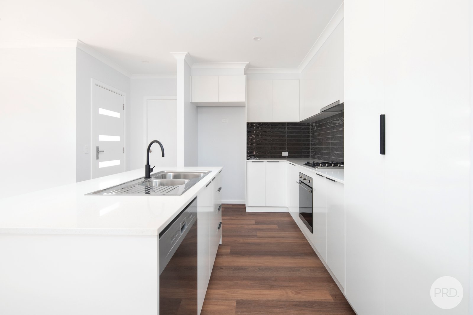 4/916 Geelong Road CANADIAN 2