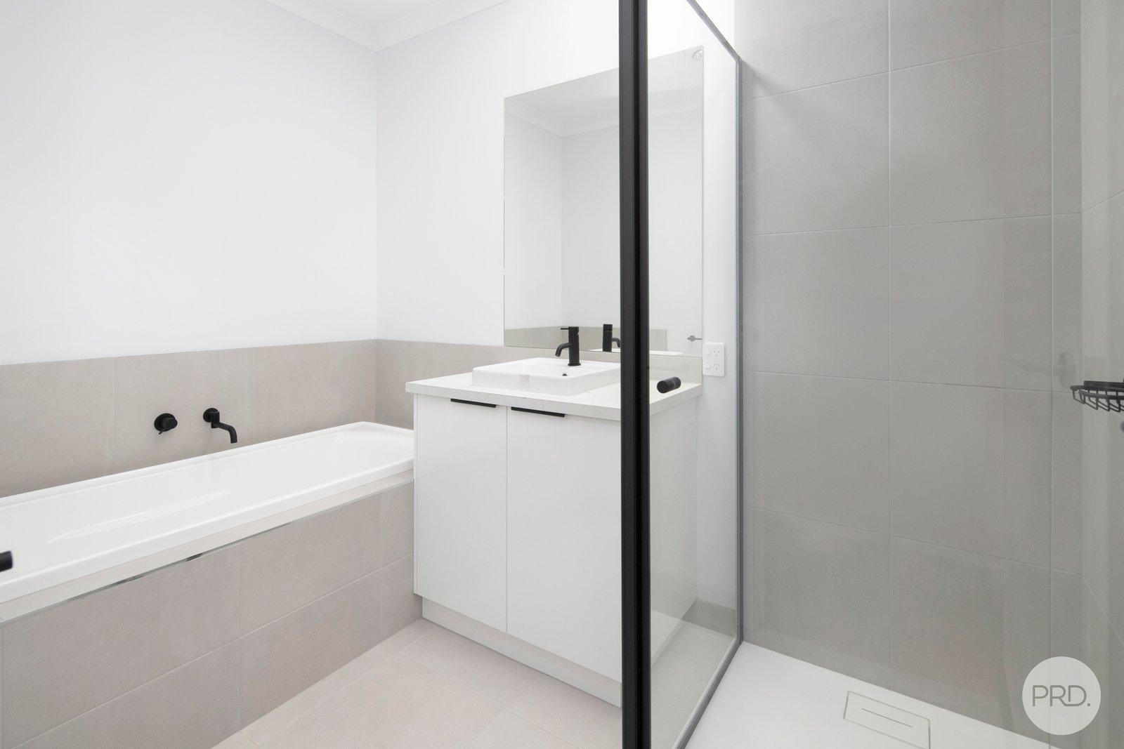 4/916 Geelong Road CANADIAN 8