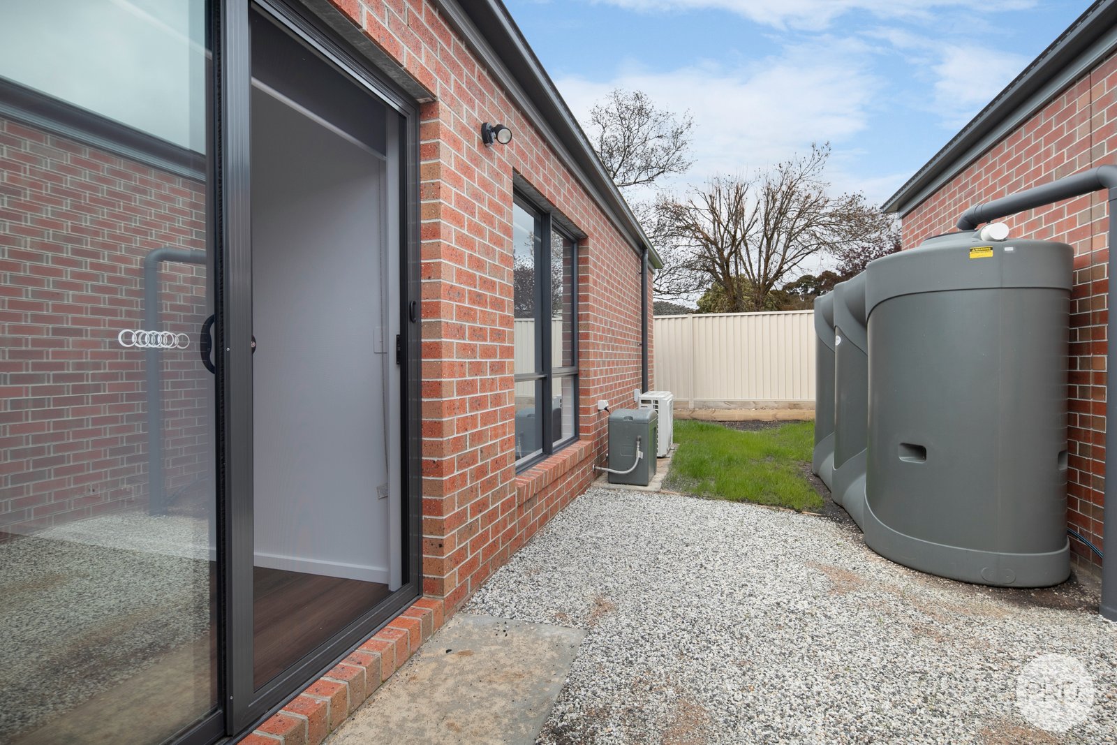 4/916 Geelong Road CANADIAN 12