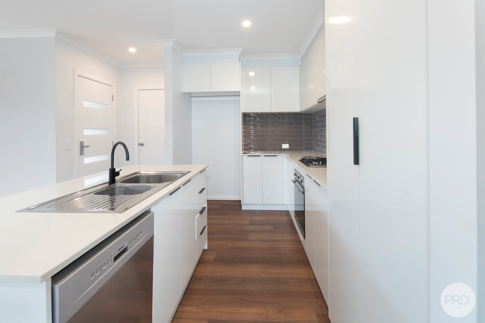 4/916 Geelong Road CANADIAN 4