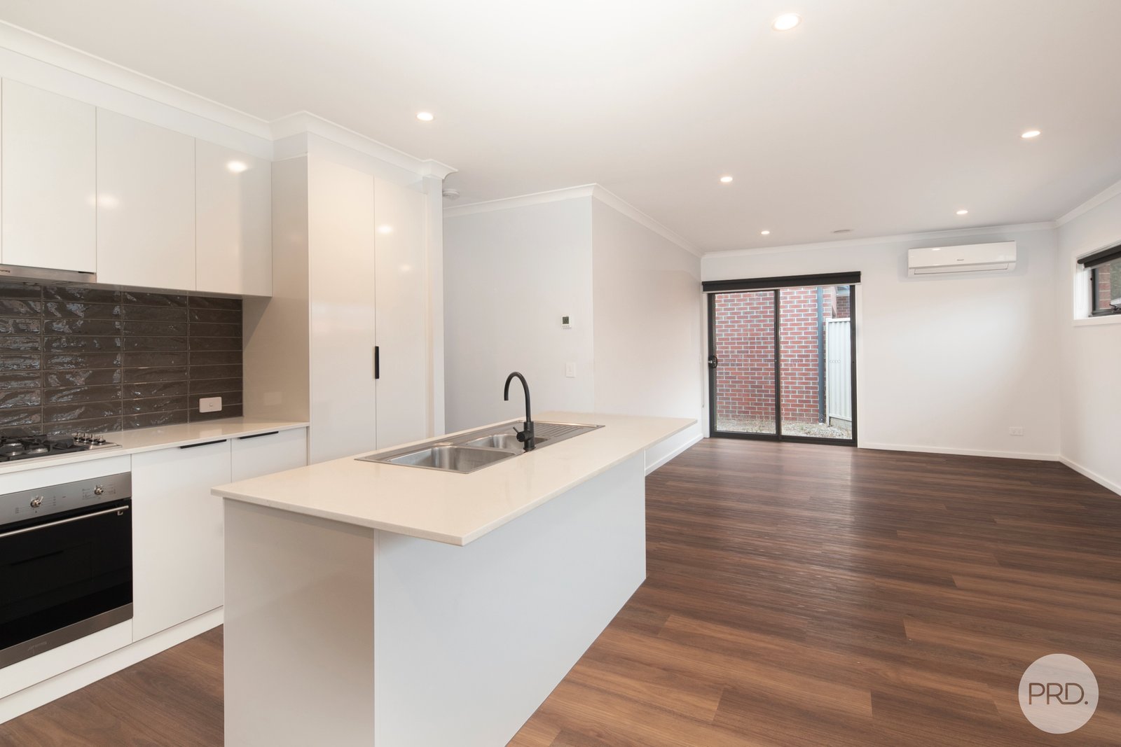 4/916 Geelong Road CANADIAN 5