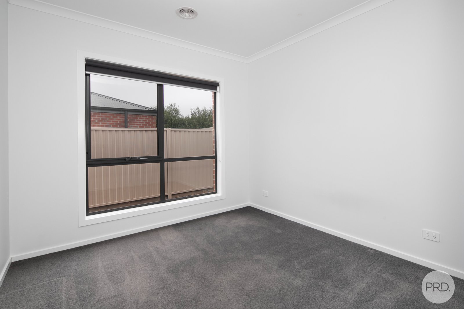 4/916 Geelong Road CANADIAN 8