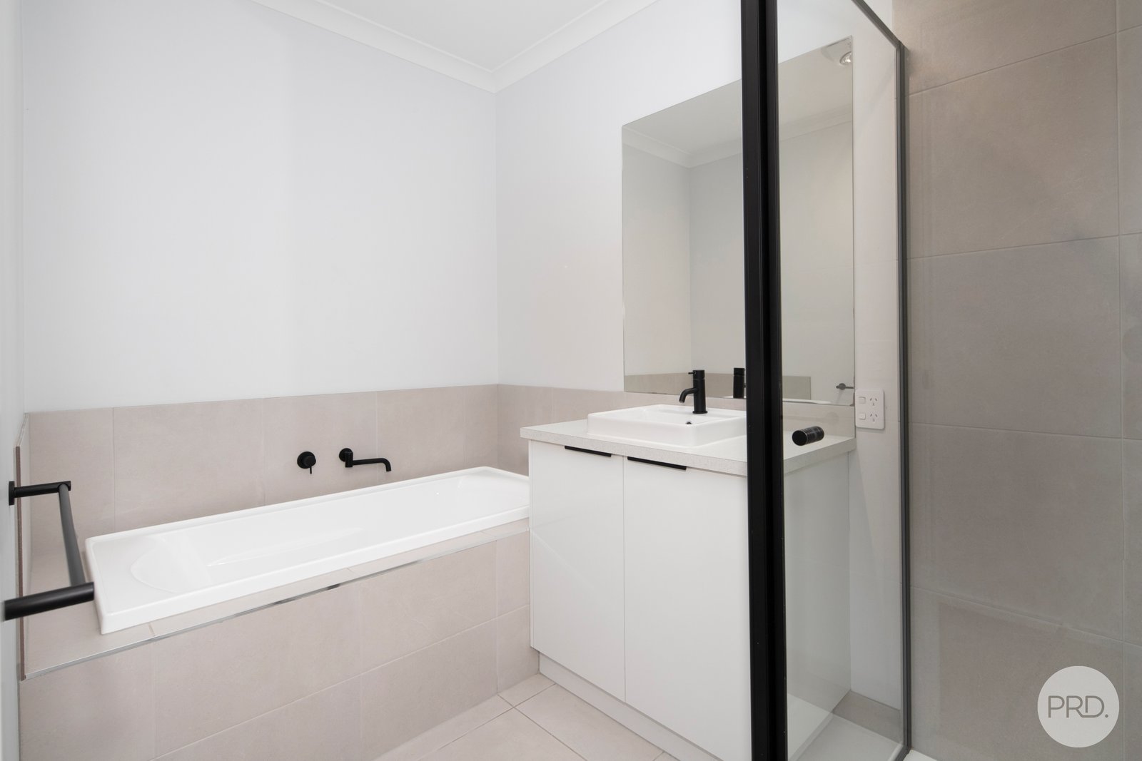4/916 Geelong Road CANADIAN 9