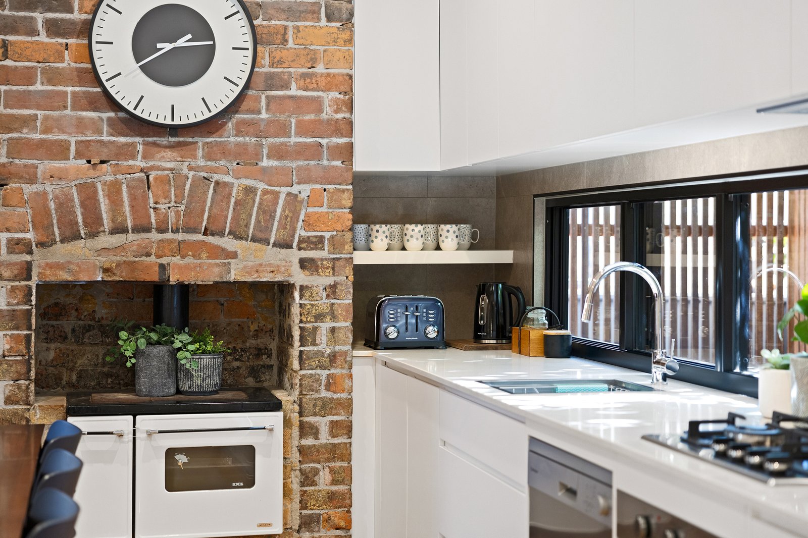 Gallery: 492 Hargreaves Street