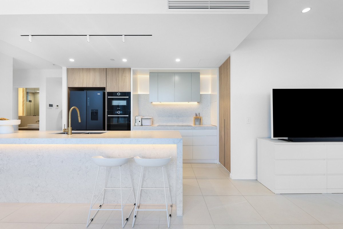 49/20 Executive Drive Burleigh Waters 1