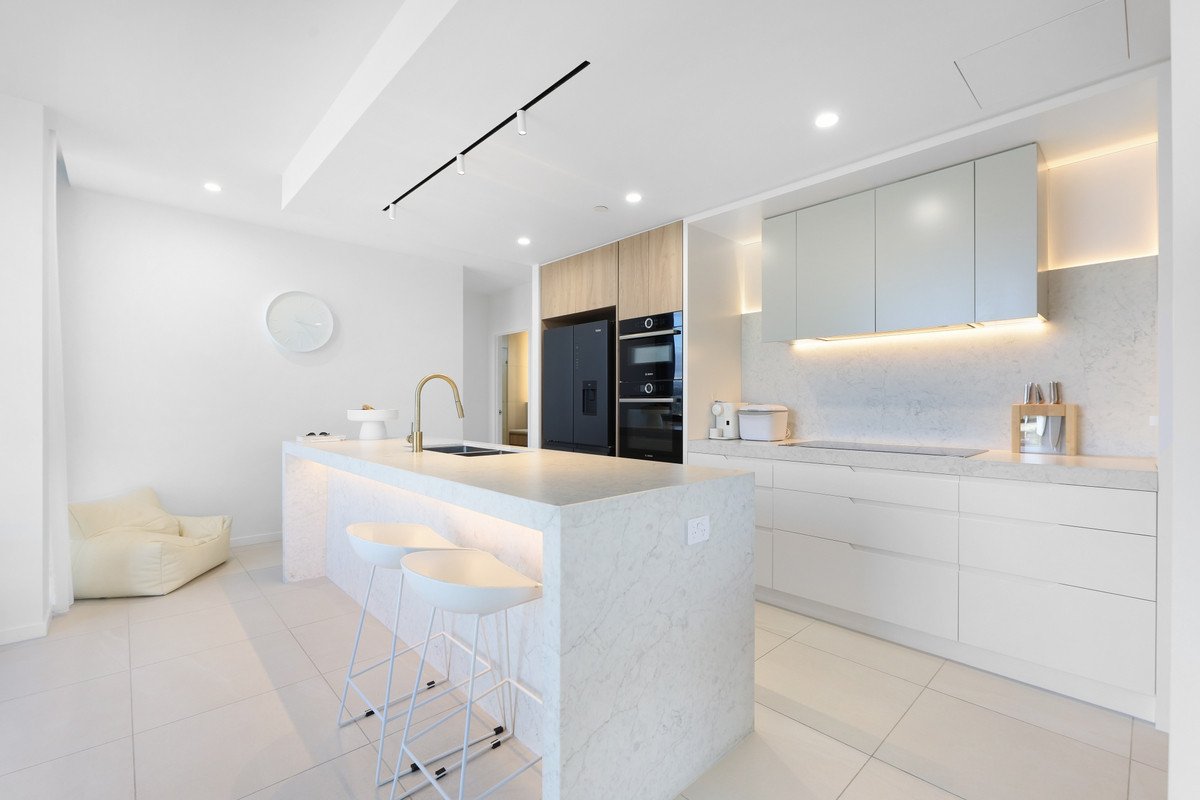 49/20 Executive Drive Burleigh Waters 3