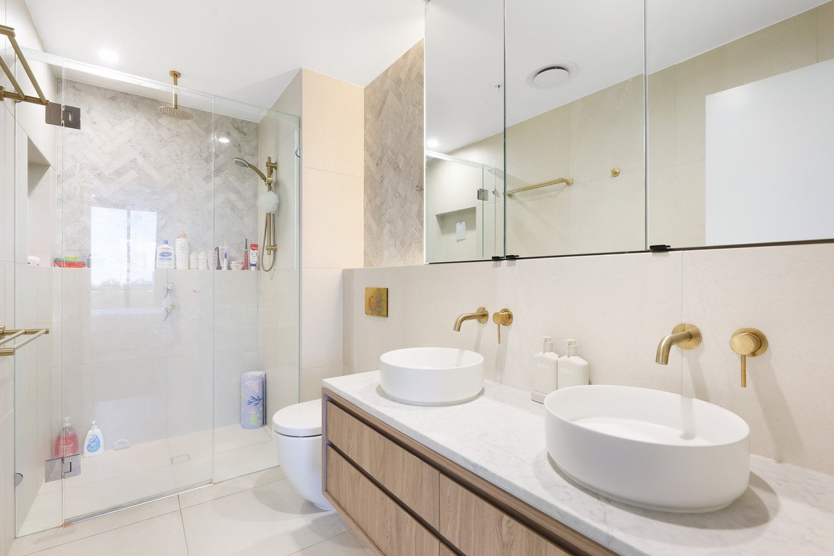 49/20 Executive Drive Burleigh Waters 10