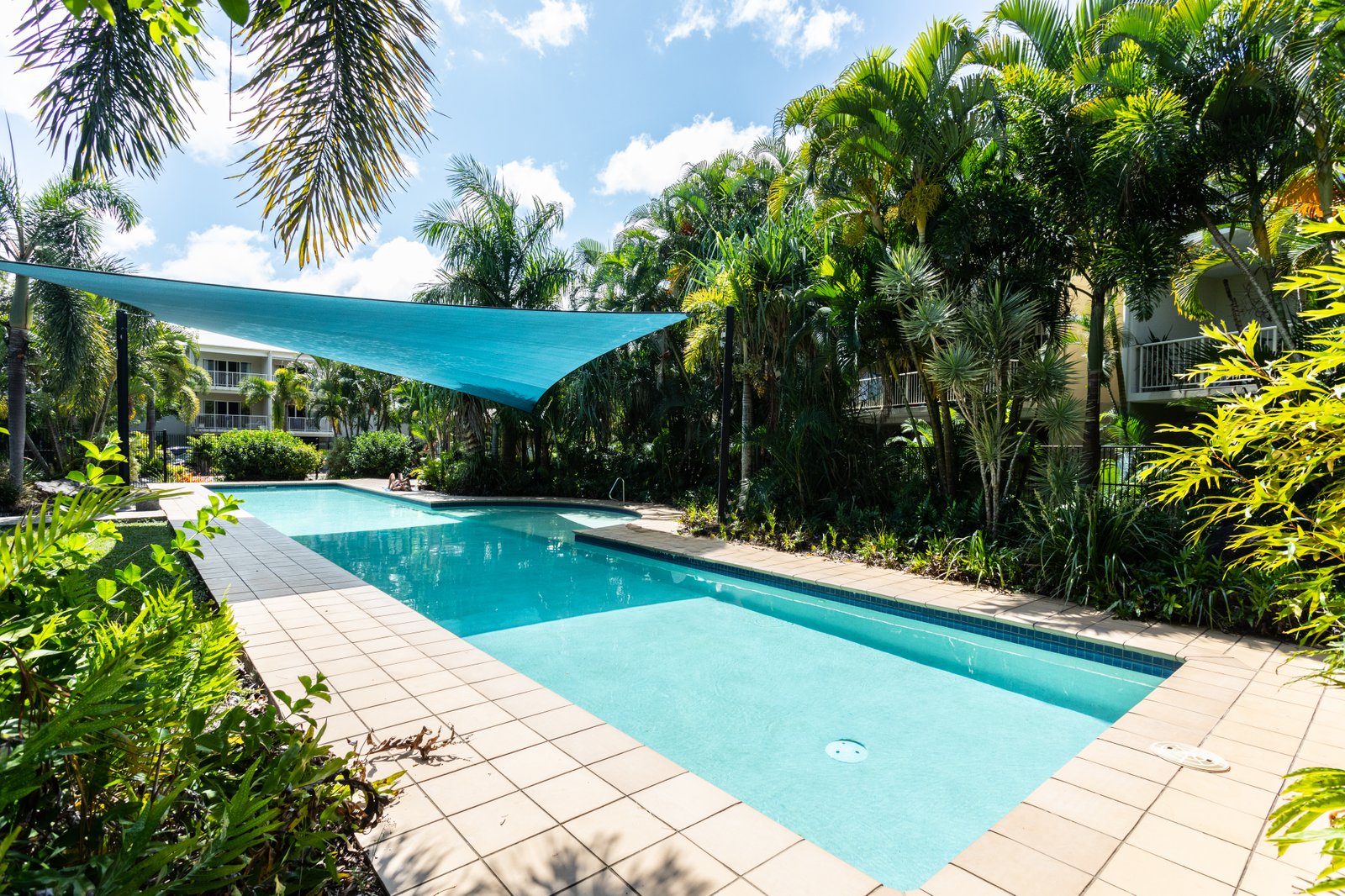 49/21 Shute Harbour Road CANNONVALE 3