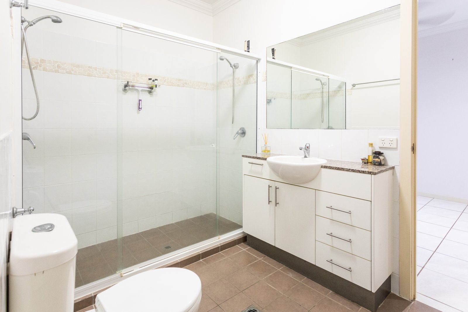 49/21 Shute Harbour Road CANNONVALE 10