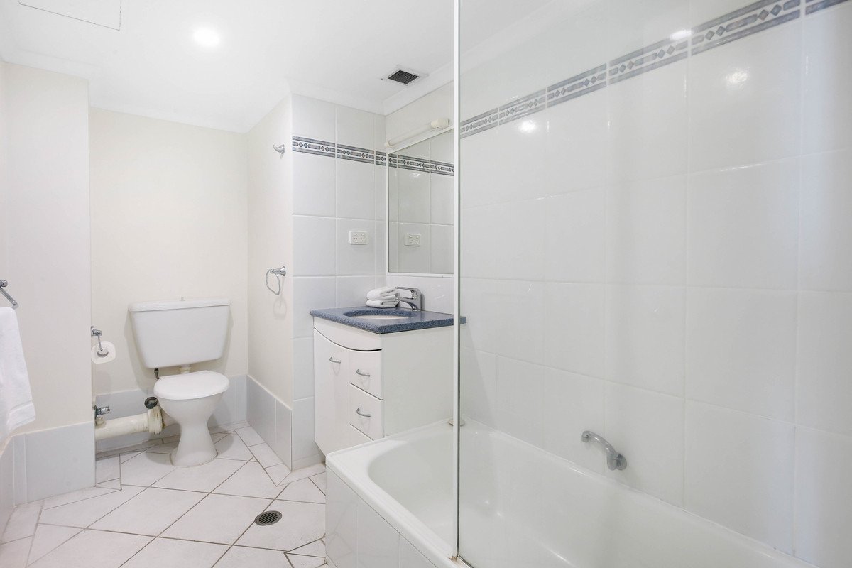 49/30-40 The Esplanade Burleigh Heads 18