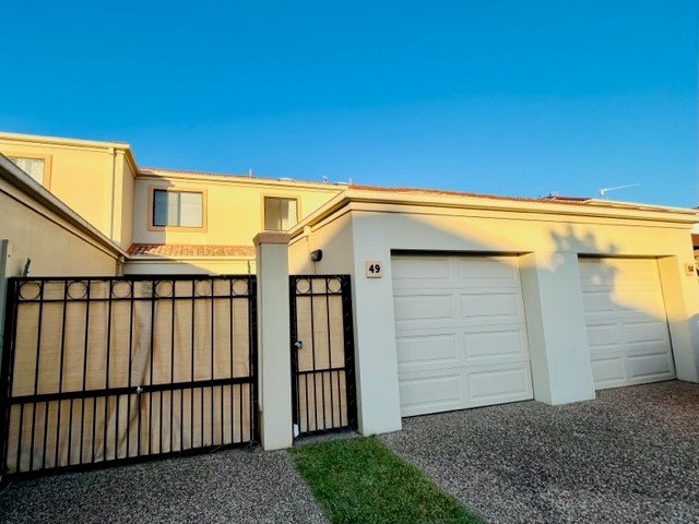 49/302 Christine Avenue VARSITY LAKES 1