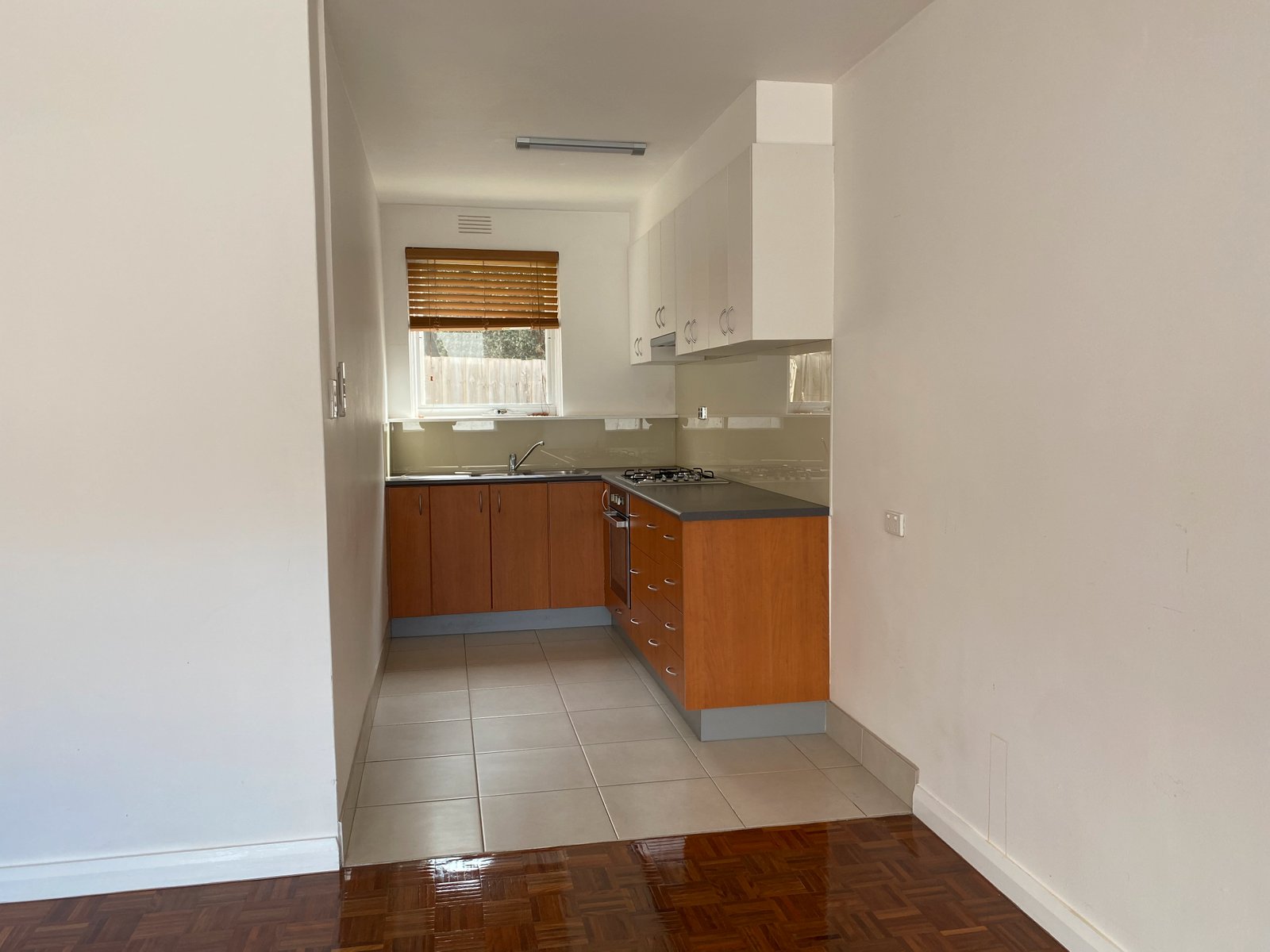 Gallery: 4/94 Beach Road
