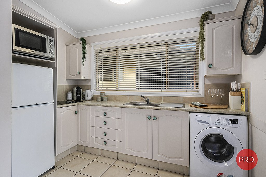 4/95 James Small Drive KORORA 4