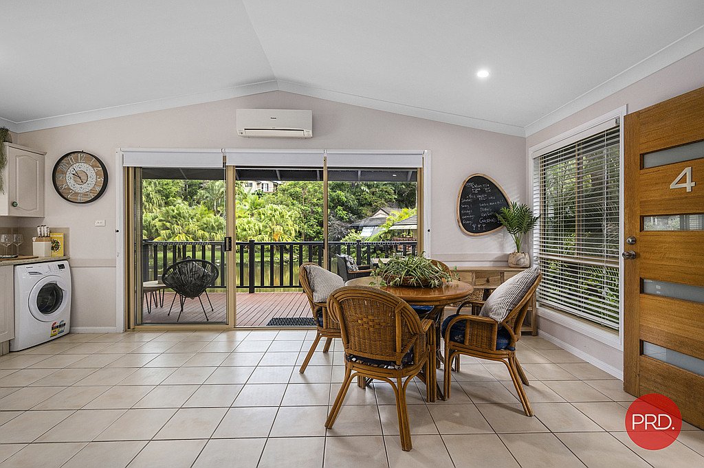 4/95 James Small Drive KORORA 6