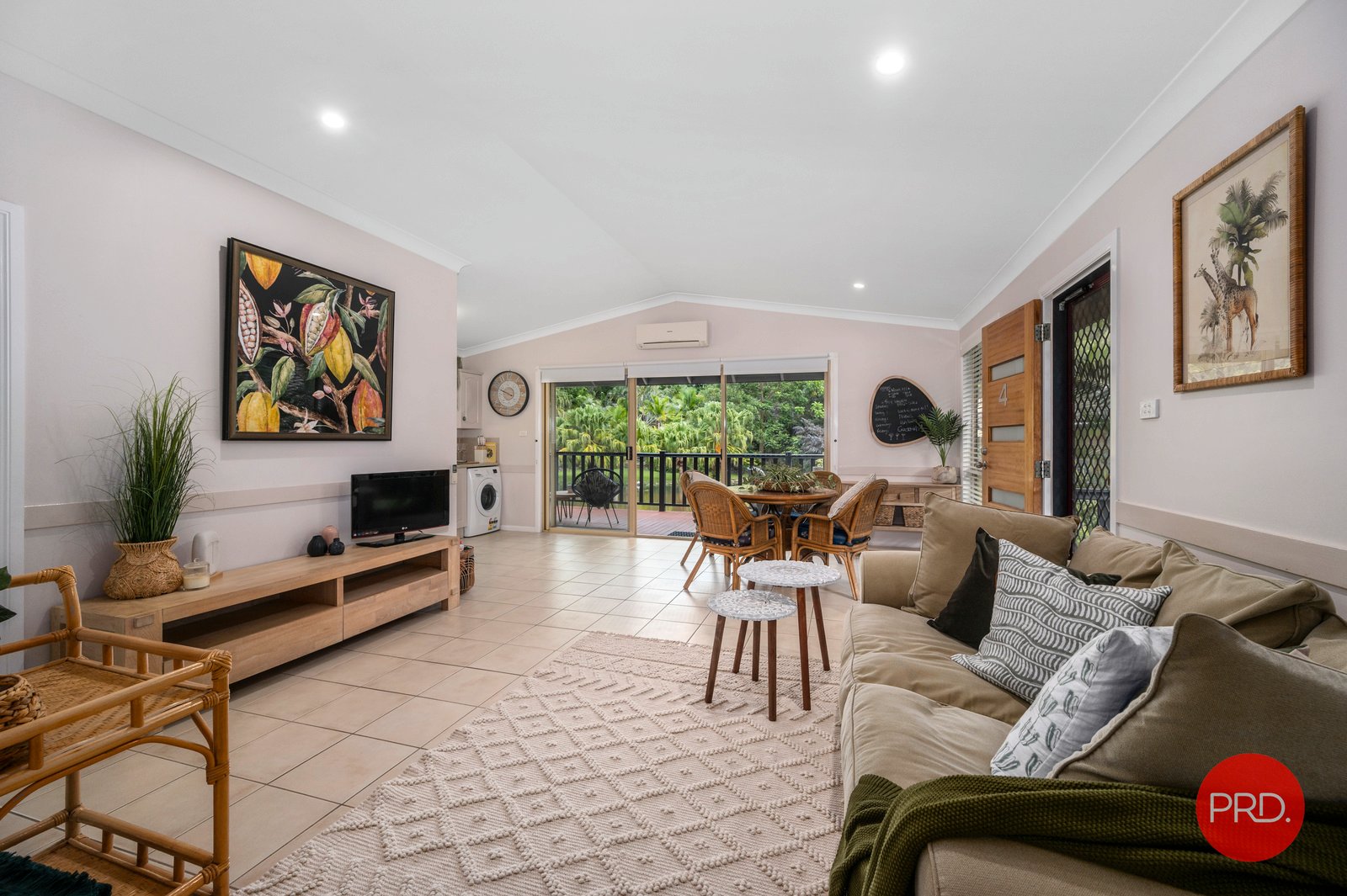 4/95 James Small Drive KORORA 8