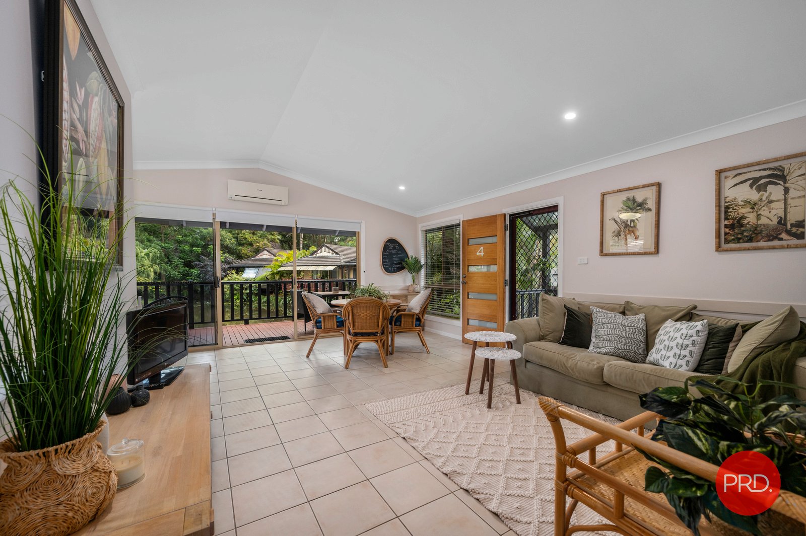 4/95 James Small Drive KORORA 10