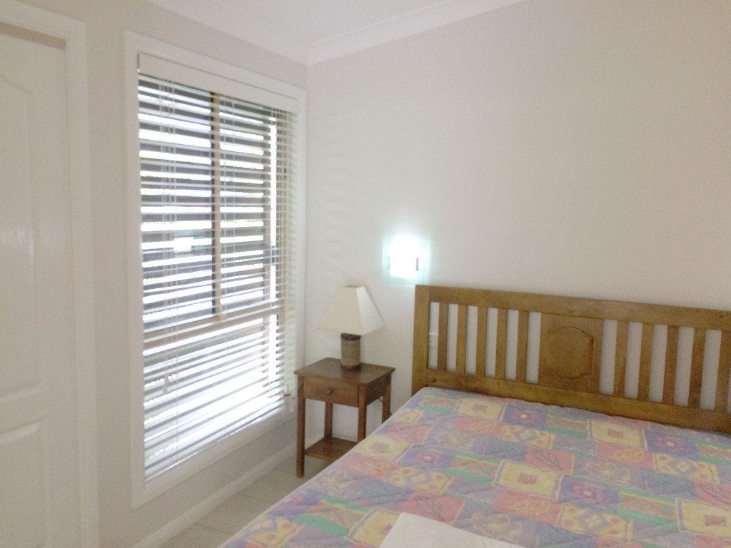 4/95 James Small Drive KORORA 6